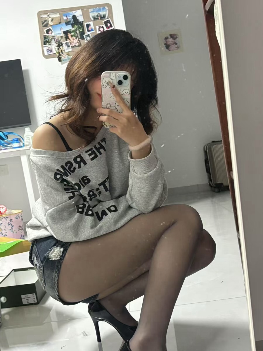 抖音yannis写真视频图片合集34图17片打包获取