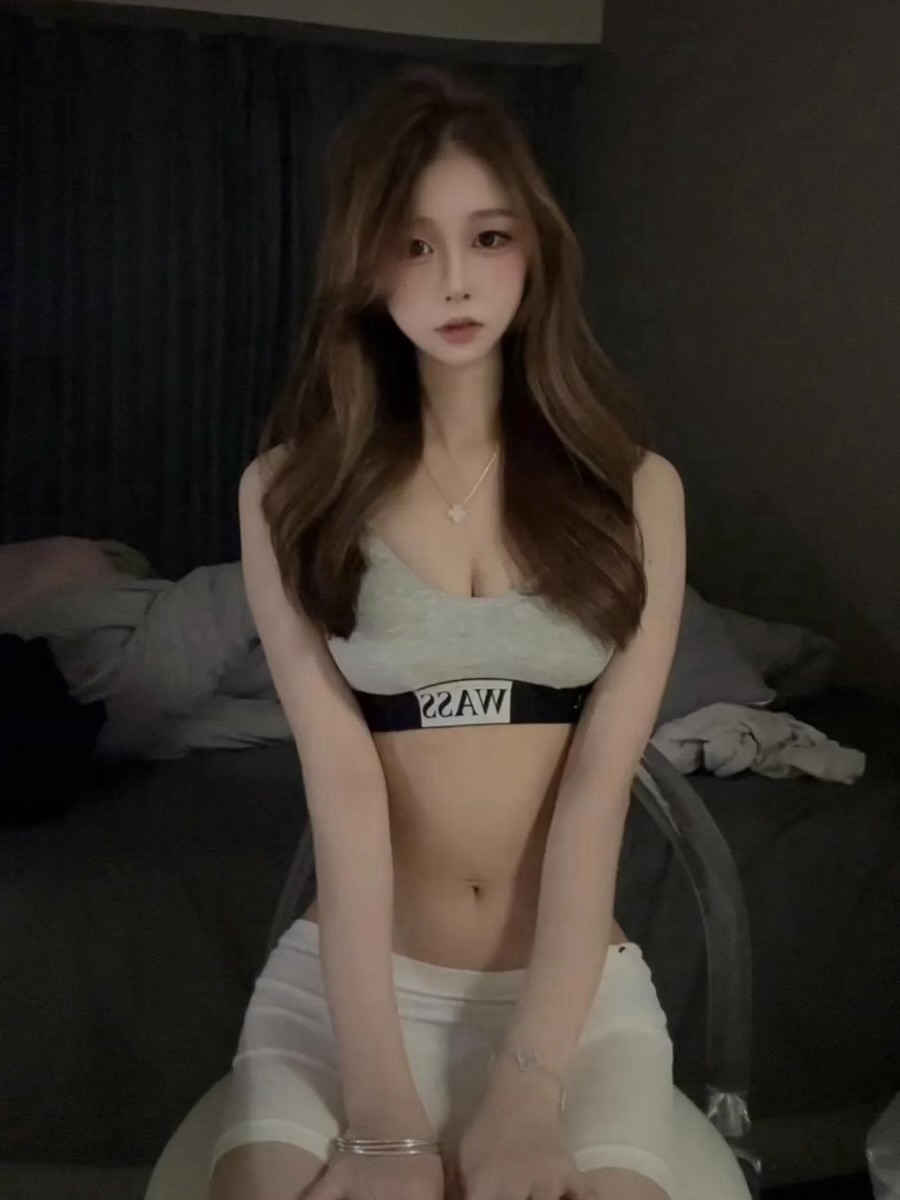 趣岛洛洛酱紫抖音写真合集 98图43视频398M打包获取