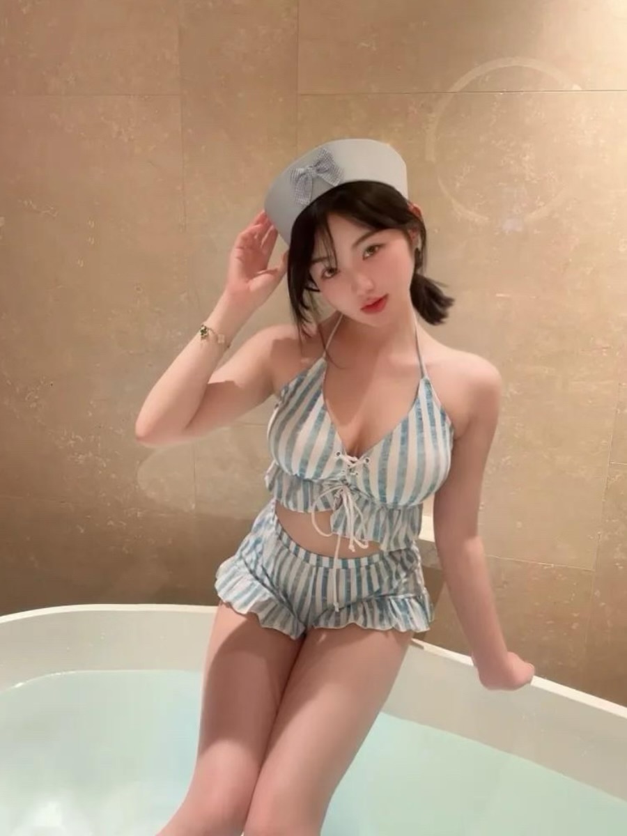 趣岛抖音张洛洛写真视频合集 32图4片打包获取