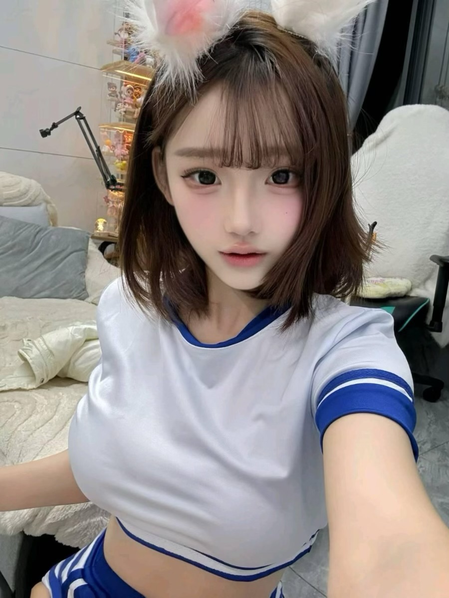 抖音露宝吃不饱写真视频合集73图10片打包获取